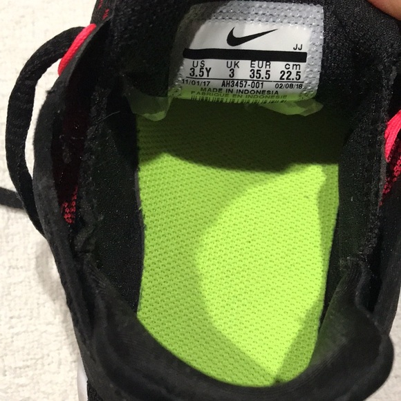 Nike Black and Red Running Shoes Youth Size 3.5Y - Picture 3 of 5